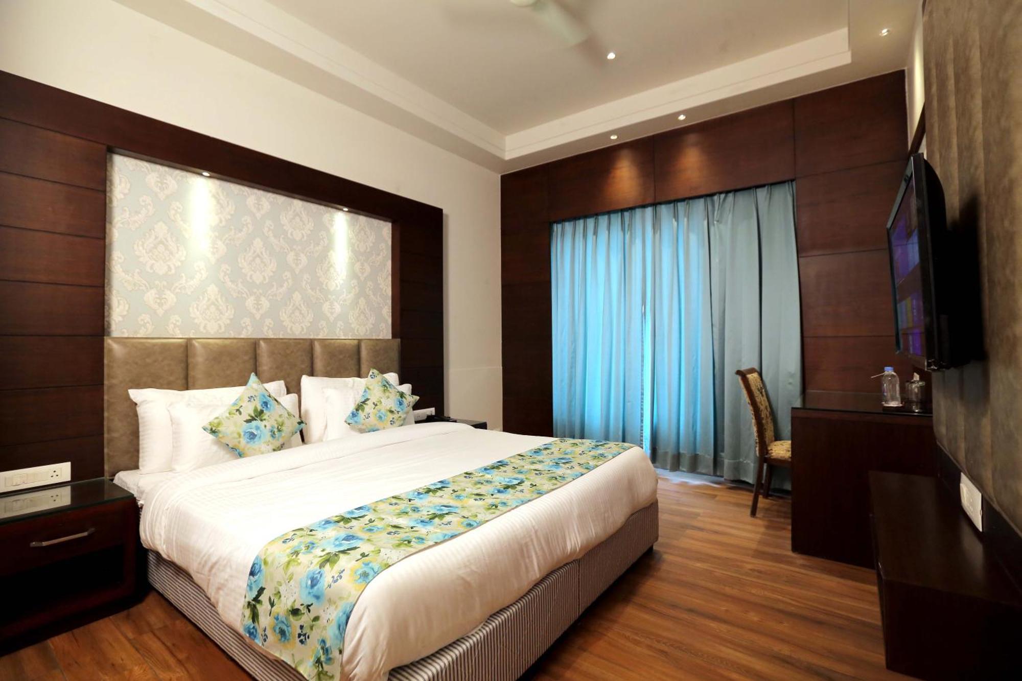 The Stella Hotel & Resort Ludhiana Eksteriør bilde